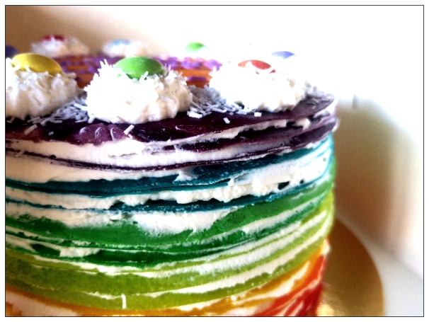 Le rainbow crepe cake
